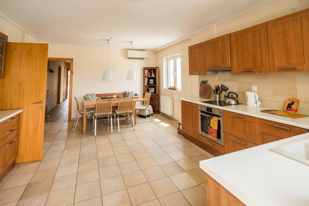 Apartment Family Getaway, Spacious And Luxurious, Sea View, Terrace, Next To Voula Beach, 20min From Center Athens